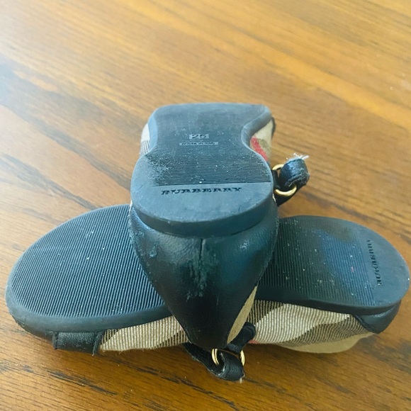 Authentic Burberry Kids shoe - Picture 5 of 8